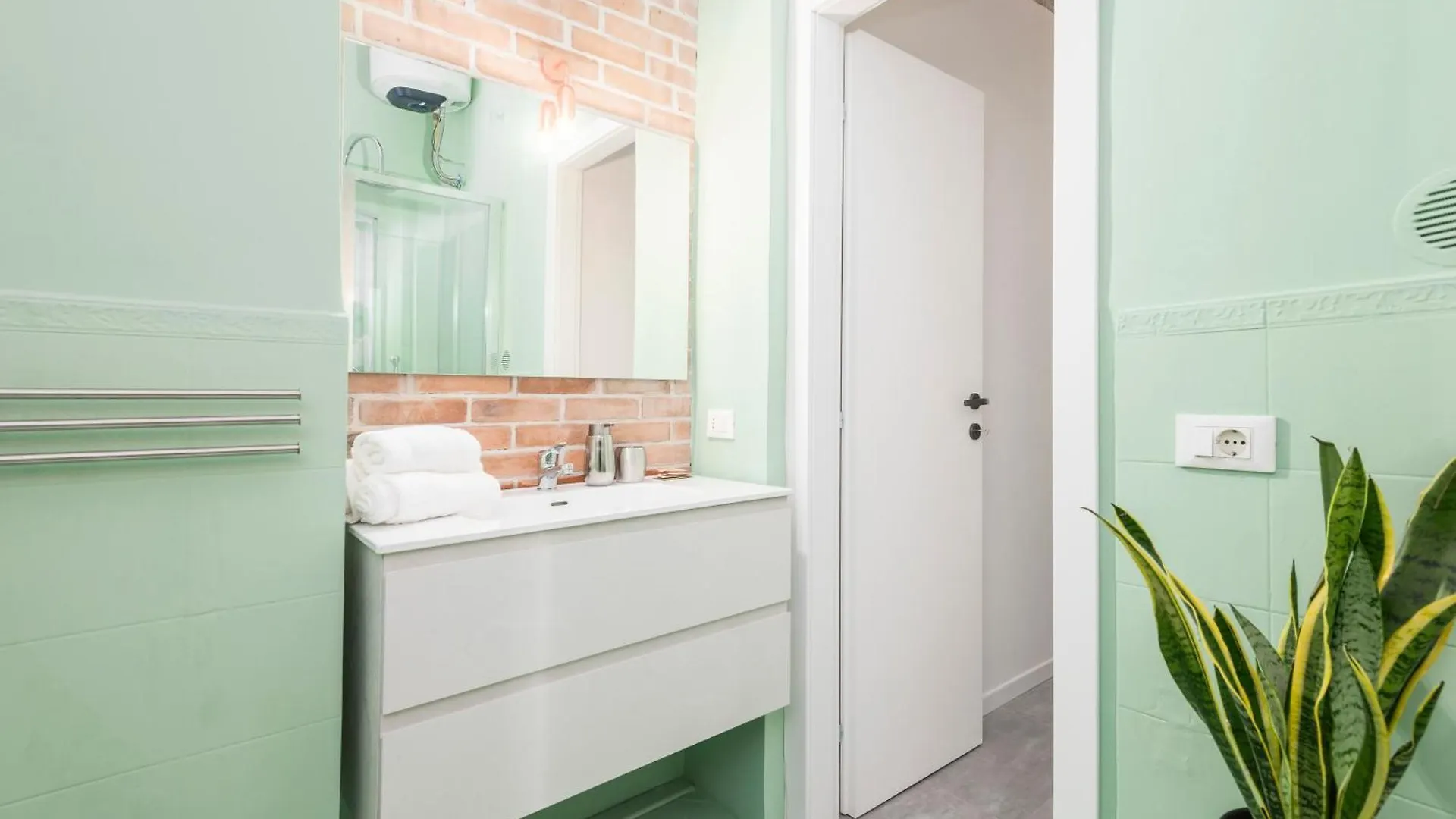 Monti Zen Boutique Apartment-Zen25 Рим 0*,  Италия